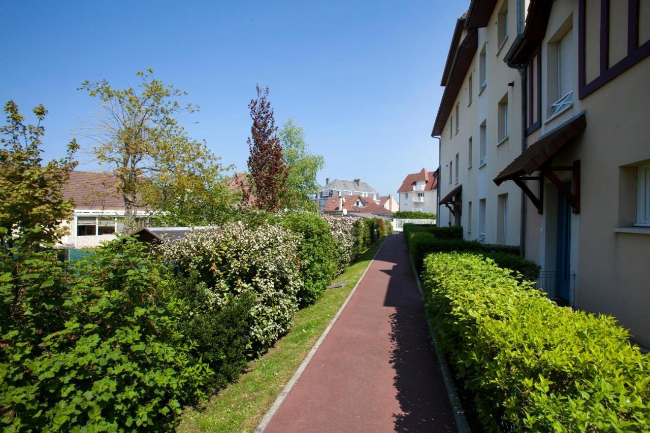 Appart Residence Proche Plage Avec Piscine Et Parking Couvert Prive Merville-Franceville-Plage Exteriör bild