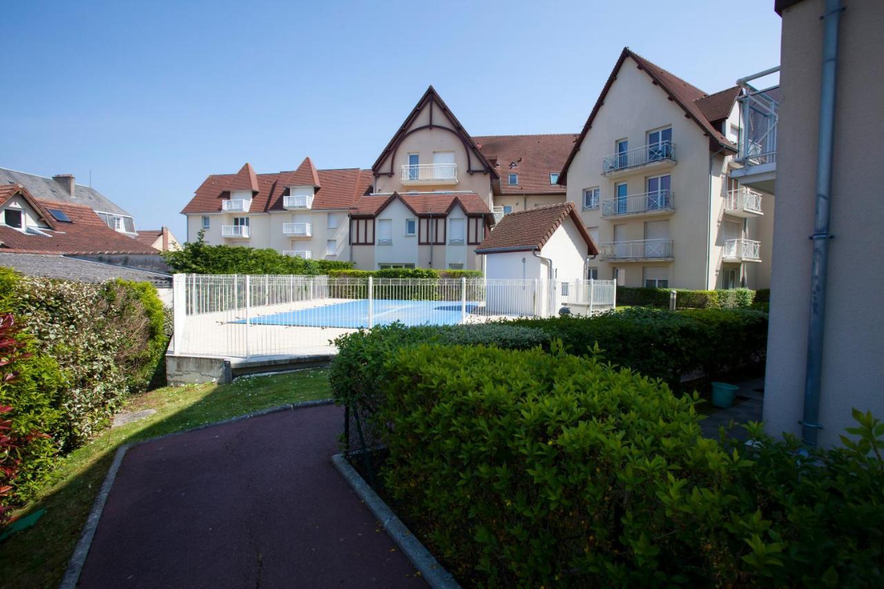 Appart Residence Proche Plage Avec Piscine Et Parking Couvert Prive Merville-Franceville-Plage Exteriör bild