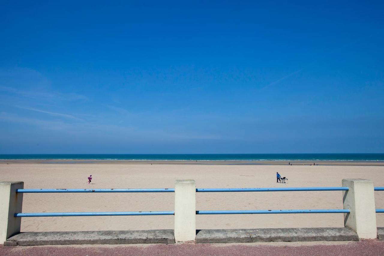 Appart Residence Proche Plage Avec Piscine Et Parking Couvert Prive Merville-Franceville-Plage Exteriör bild