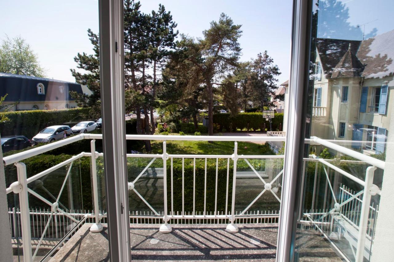 Appart Residence Proche Plage Avec Piscine Et Parking Couvert Prive Merville-Franceville-Plage Exteriör bild
